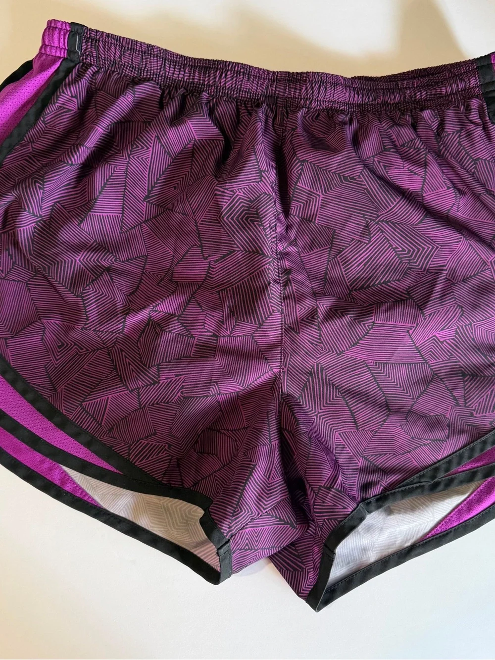 Nike Women's Magenta Geometric Print Athletic Shorts